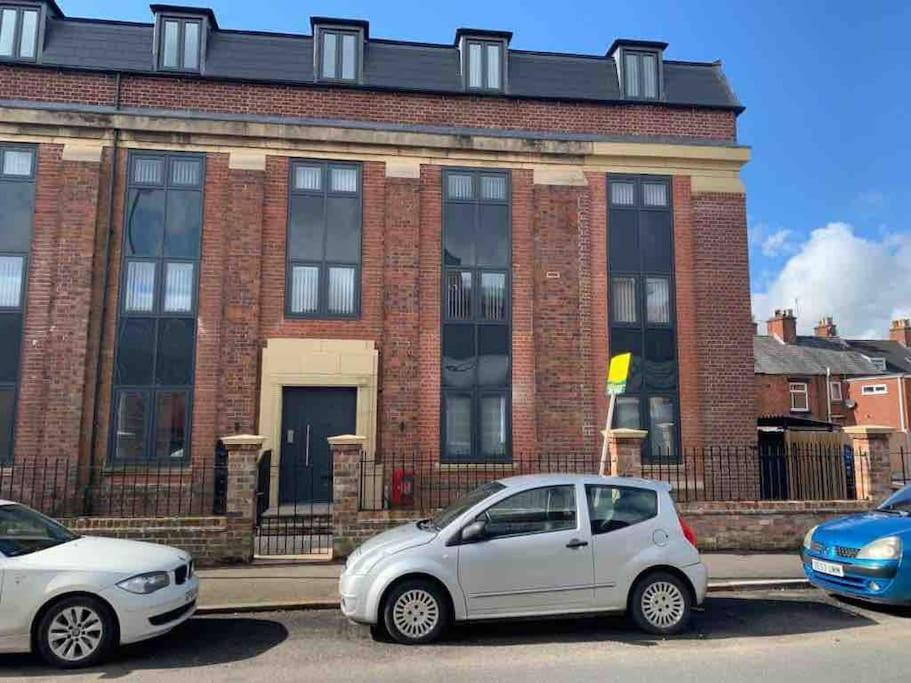 Newly Built 2 Bed Flat In The Heart Of Leek Apartment ภายนอก รูปภาพ