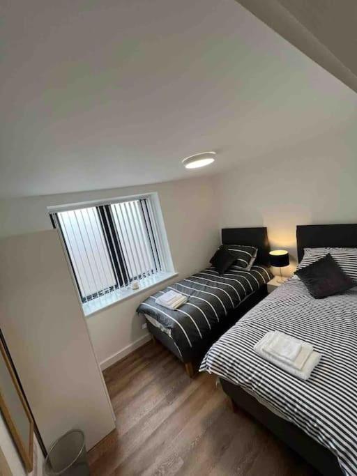 Newly Built 2 Bed Flat In The Heart Of Leek Apartment ภายนอก รูปภาพ